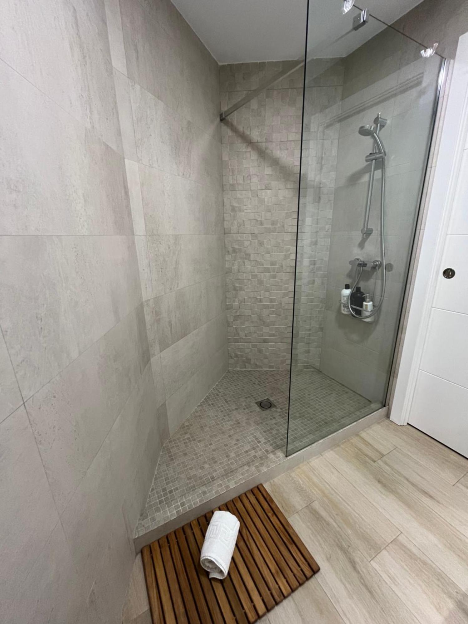 Fantastico Apartamento Suite En Centro De Granada Luaran gambar